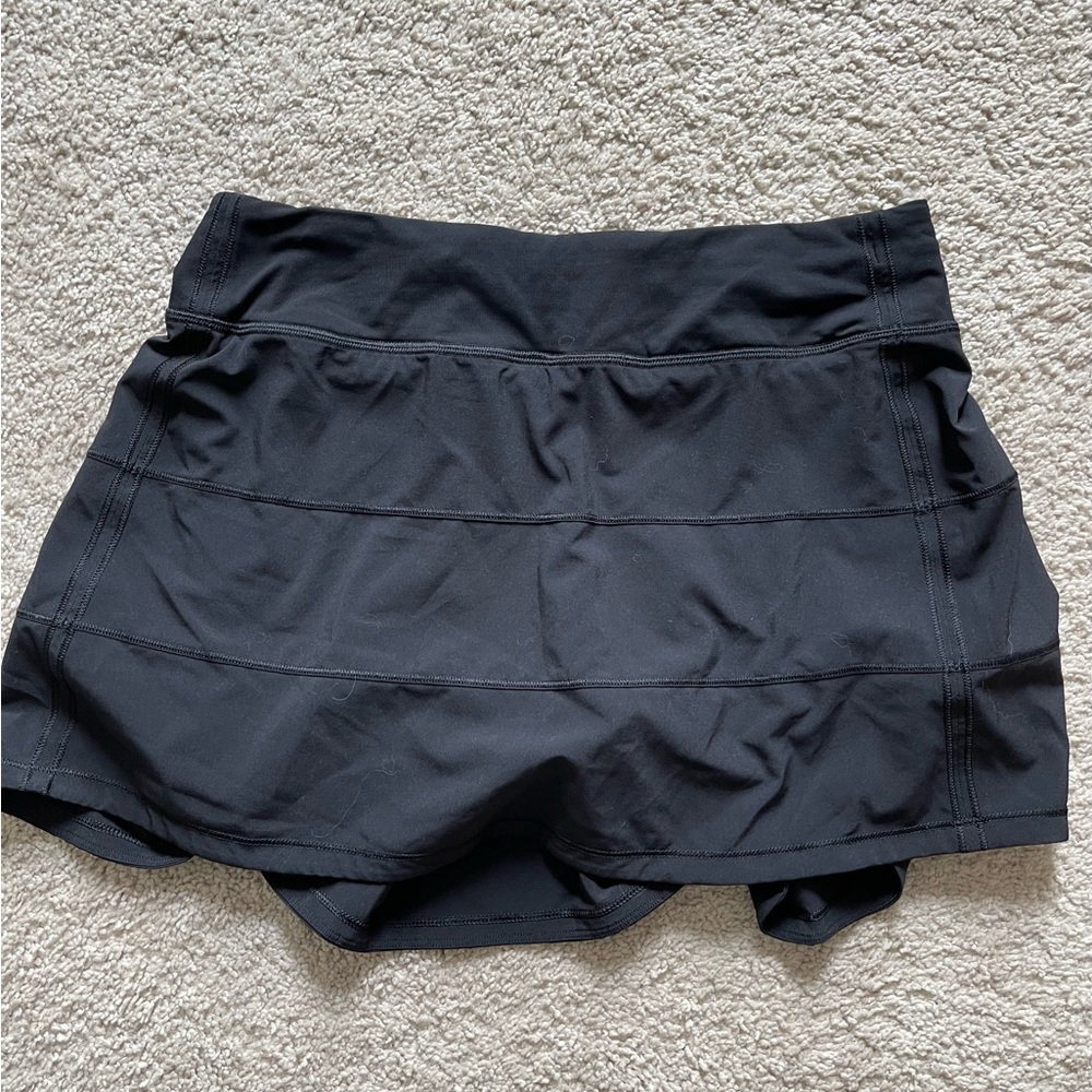 Black Lululemon skirt size 8 no stains or tears excellent used condition